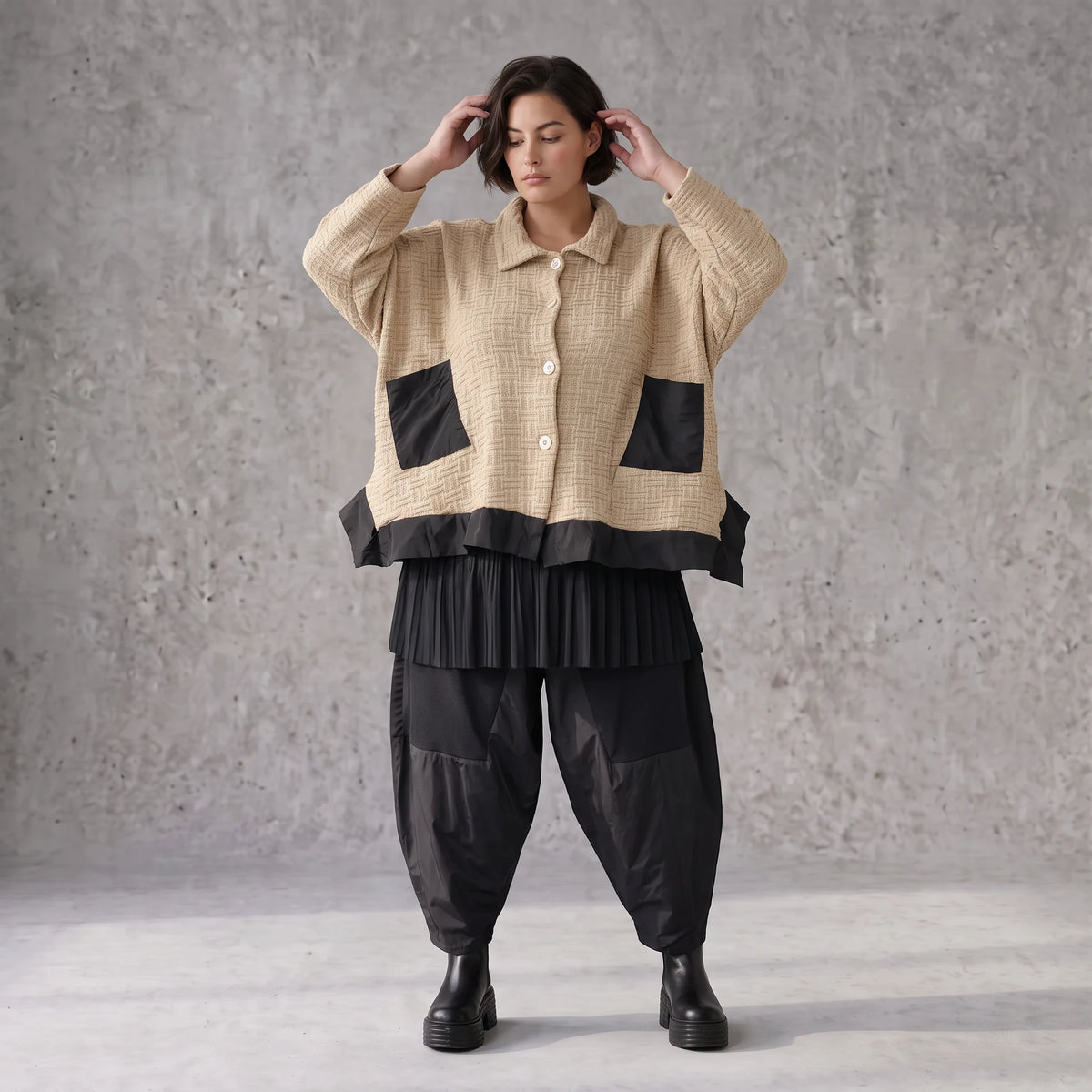 Beige Strickjacke in A-Linie mit Hemdkragen Zipfelsaum und warmem weichem Stretchgriff
