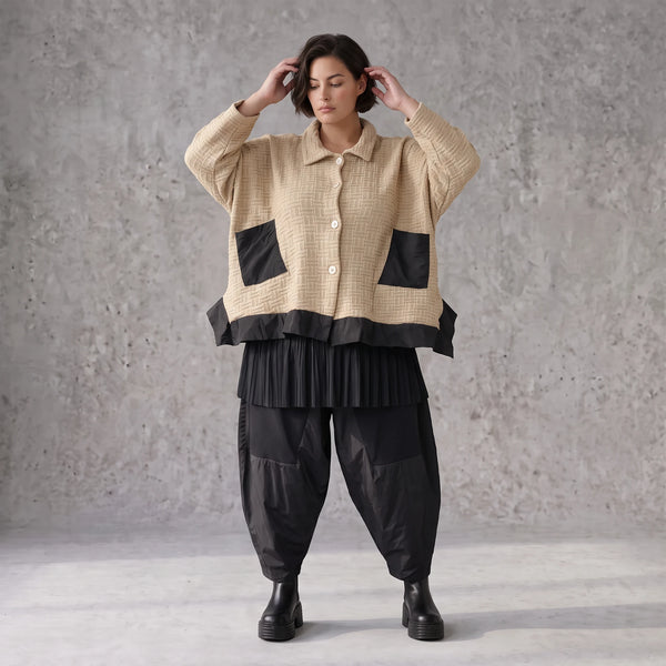 Beige Strickjacke in A-Linie mit Hemdkragen Zipfelsaum und warmem weichem Stretchgriff