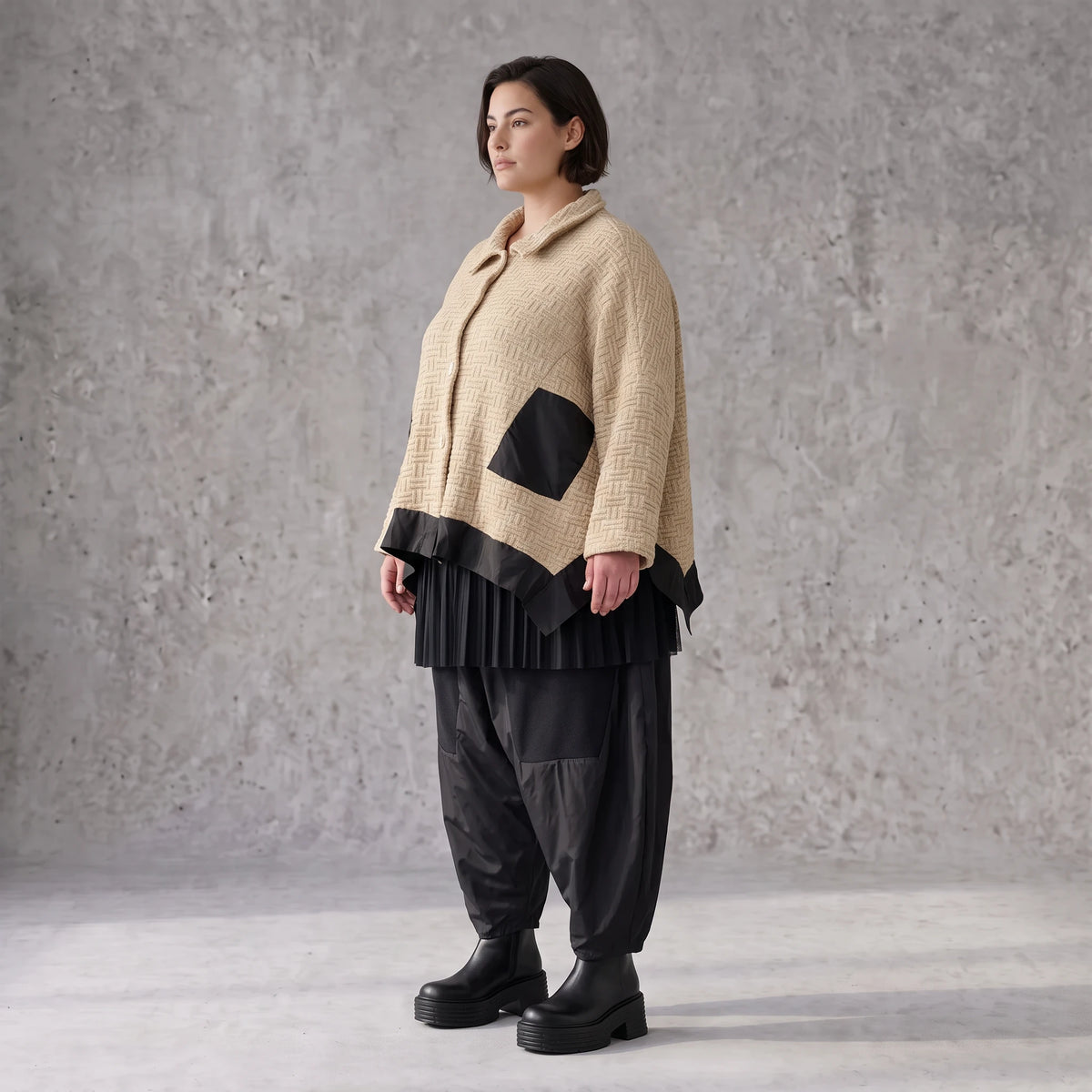 Beige Strickjacke in A-Linie mit Hemdkragen Zipfelsaum und warmem weichem Stretchgriff