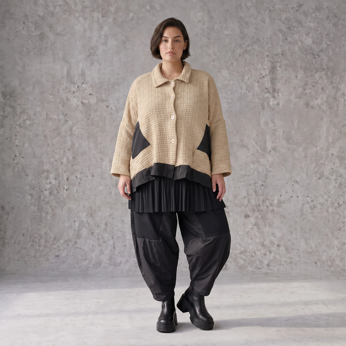 Beige Strickjacke in A-Linie mit Hemdkragen Zipfelsaum und warmem weichem Stretchgriff