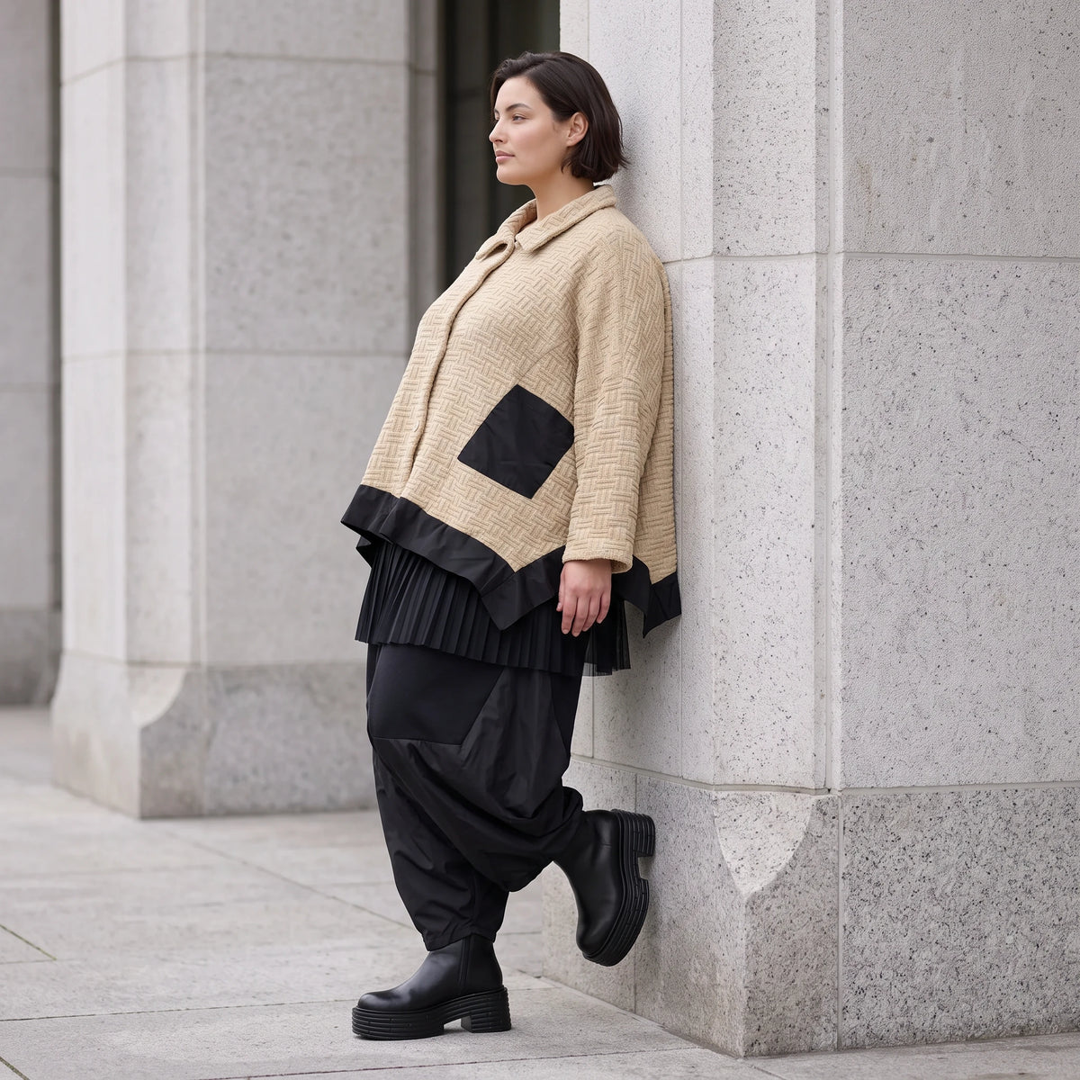 Beige Strickjacke in A-Linie mit Hemdkragen Zipfelsaum und warmem weichem Stretchgriff