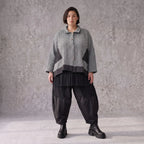 Graue Strickjacke in A-Linie mit Hemdkragen Knopfverschluss und Memorytaftakzent