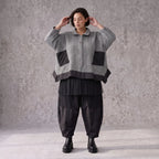 Graue Strickjacke in A-Linie mit Hemdkragen Knopfverschluss und Memorytaftakzent