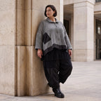 Graue Strickjacke in A-Linie mit Hemdkragen Knopfverschluss und Memorytaftakzent