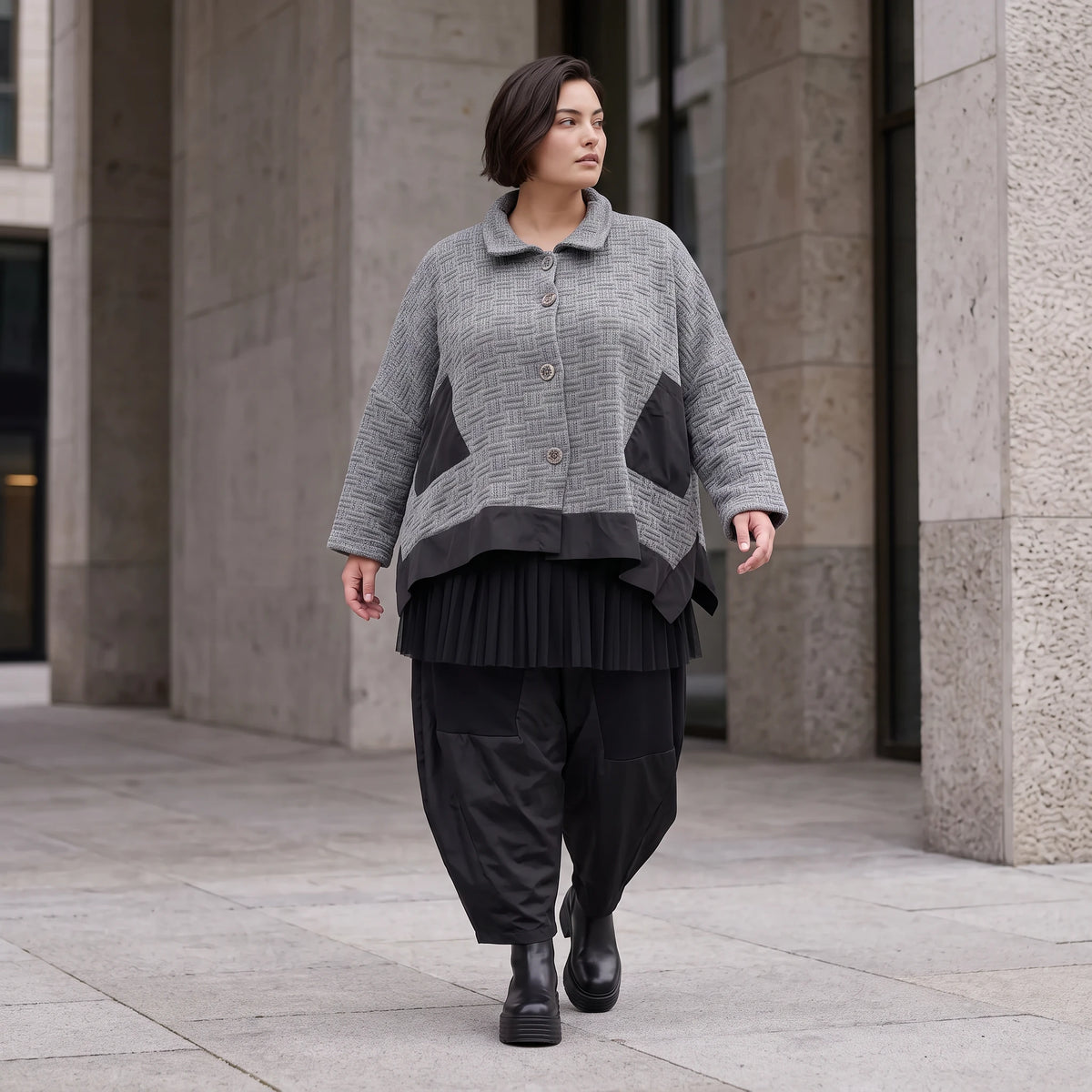 Graue Strickjacke in A-Linie mit Hemdkragen Knopfverschluss und Memorytaftakzent
