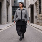 Graue Strickjacke in A-Linie mit Hemdkragen Knopfverschluss und Memorytaftakzent