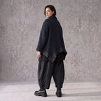 Marineblaue Strickjacke in A-Linie mit Hemdkragen Knopfleiste Taschen und Zipfelsaum