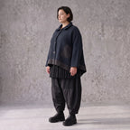 Marineblaue Strickjacke in A-Linie mit Hemdkragen Knopfleiste Taschen und Zipfelsaum