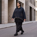 Marineblaue Strickjacke in A-Linie mit Hemdkragen Knopfleiste Taschen und Zipfelsaum