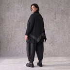Schwarze Strickjacke in A-Linie aus Baumwolle Acryl mit Knopfleiste und Zipfelsaum