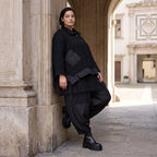 Schwarze Strickjacke in A-Linie aus Baumwolle Acryl mit Knopfleiste und Zipfelsaum