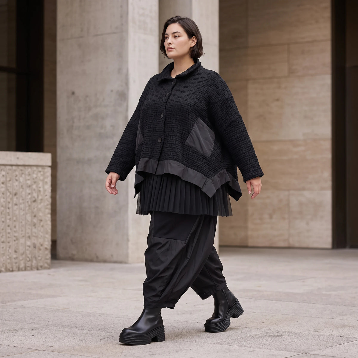 Schwarze Strickjacke in A-Linie aus Baumwolle Acryl mit Knopfleiste und Zipfelsaum