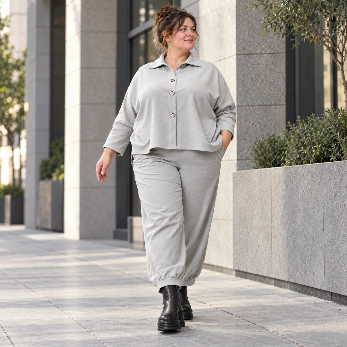 Graue Ballonjeans aus Stretchdenim in lockerer Form für bequemen lässigen Alltagslook