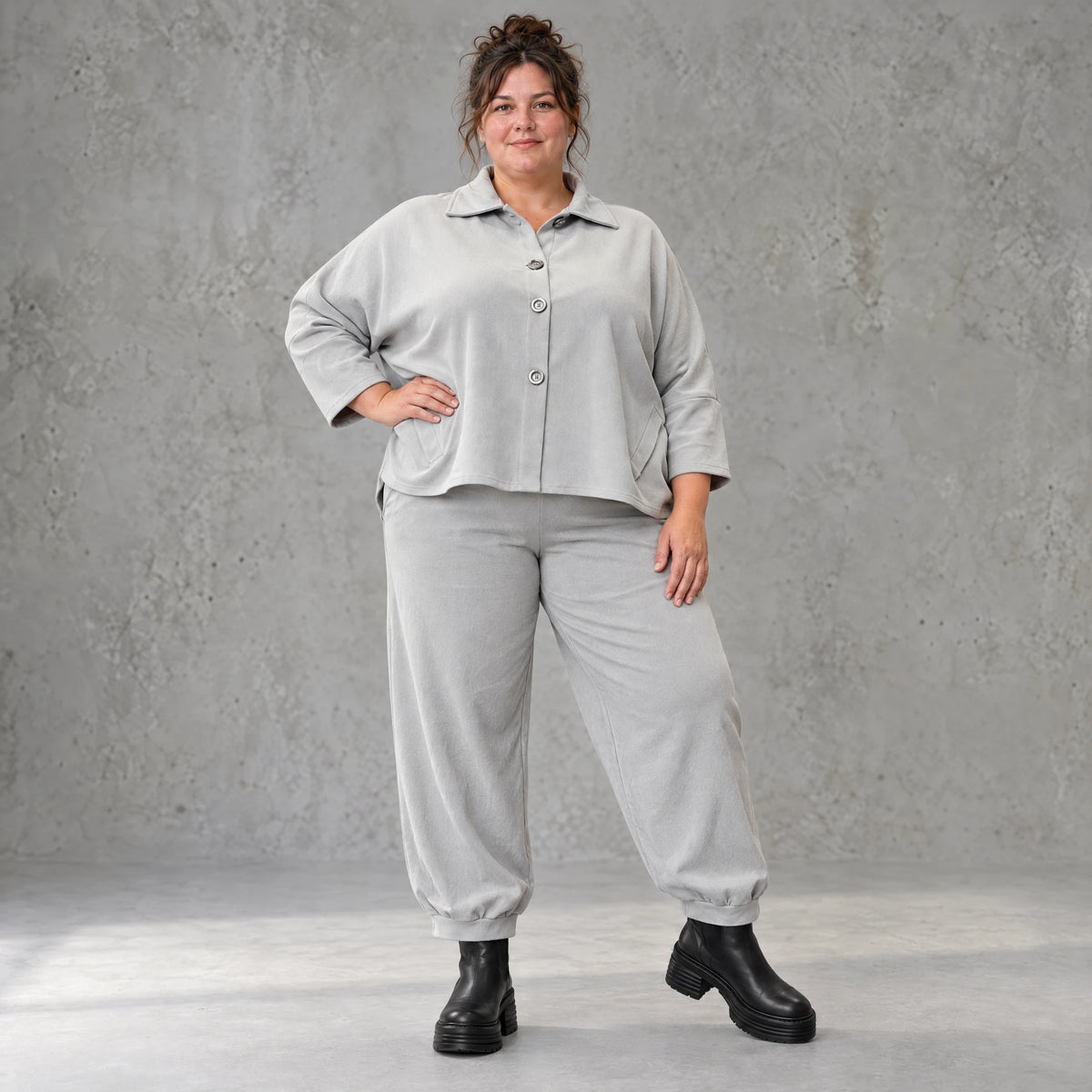 Graue Ballonjeans aus Stretchdenim in lockerer Form für bequemen lässigen Alltagslook