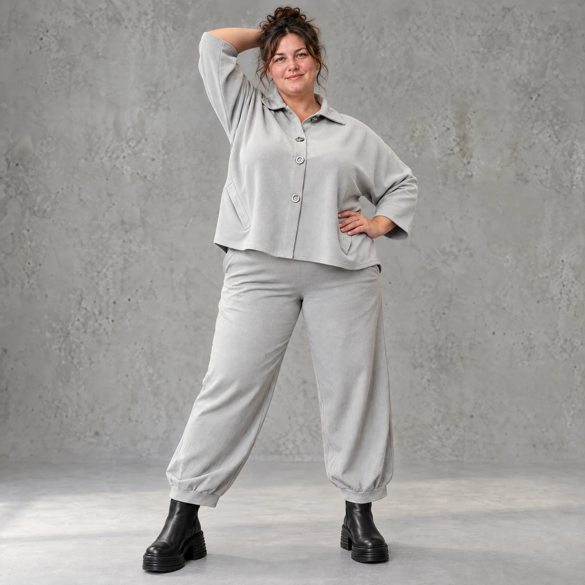 Graue Ballonjeans aus Stretchdenim in lockerer Form für bequemen lässigen Alltagslook