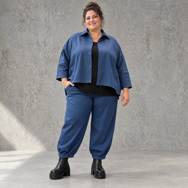 Ballonhose aus Stretchdenim mit Schlupfbund Seitentaschen und lässiger Ballonform