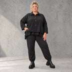 Schwarze Karottenhose aus Stretchdenim mit Elastikbund und Seitentaschen weich bequem