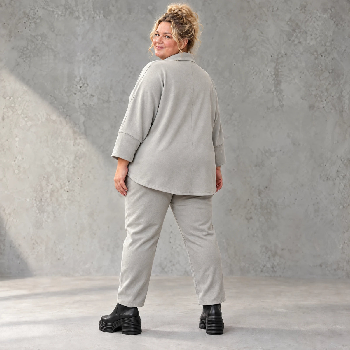 Karottenhose in grauer Jeansoptik mit elastischem Komfortbund und weicher Stretchqualität