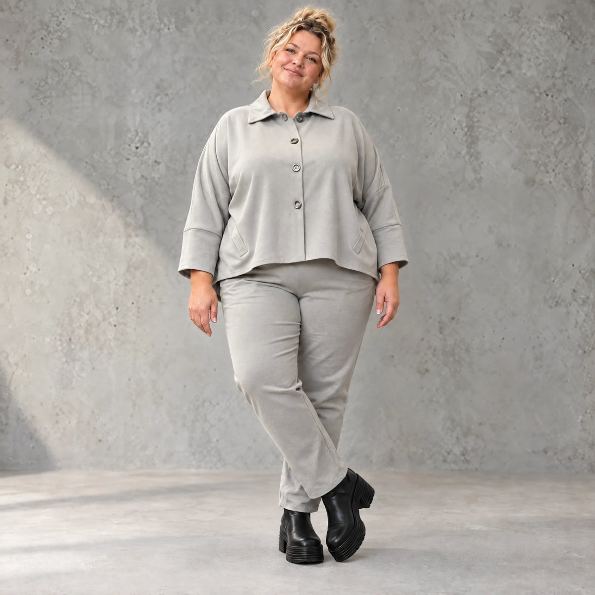 Karottenhose in grauer Jeansoptik mit elastischem Komfortbund und weicher Stretchqualität