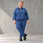 Karottenhose aus jeansblauem Stretchdenim mit Dehnbund in weicher Baumwollqualität