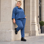 Karottenhose aus jeansblauem Stretchdenim mit Dehnbund in weicher Baumwollqualität