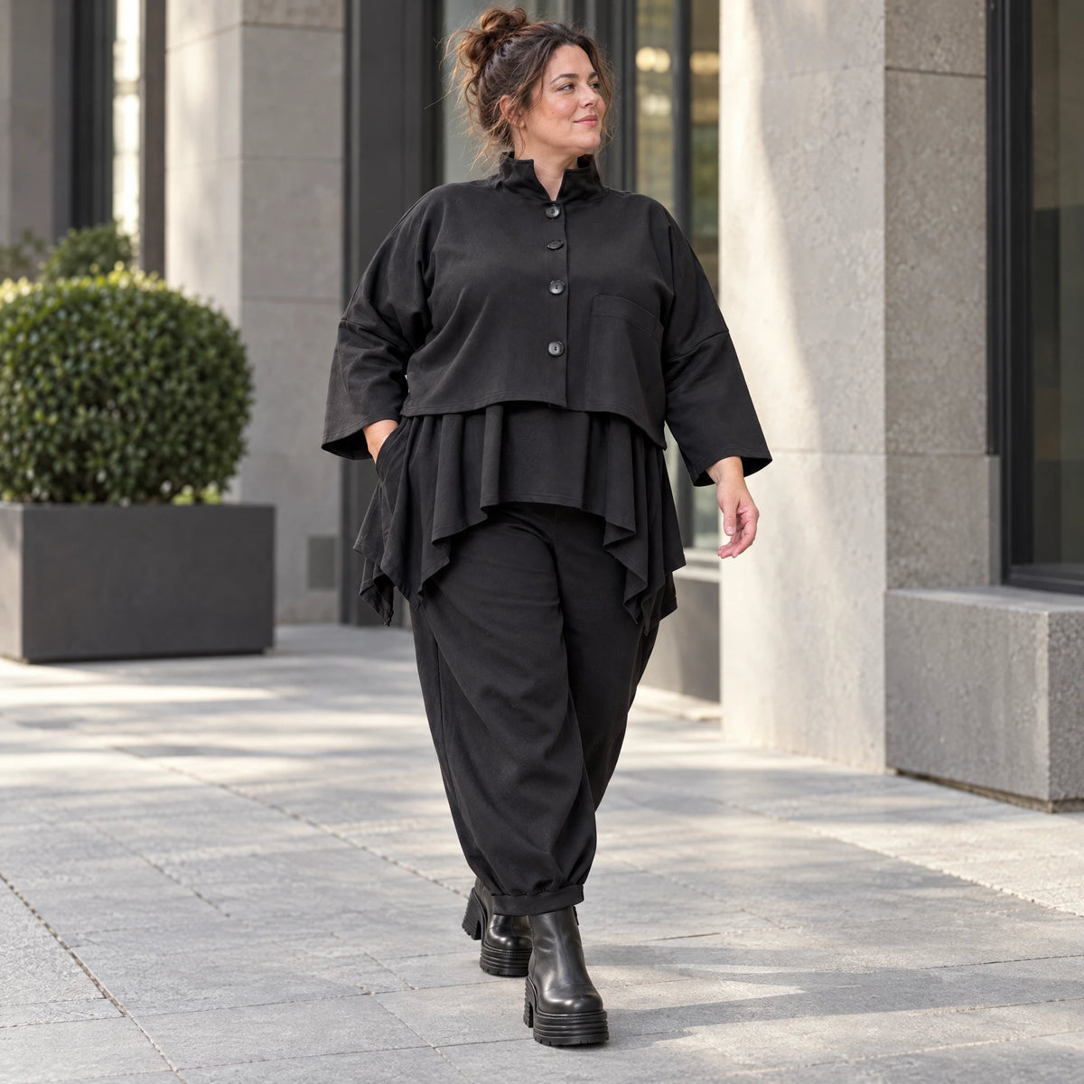 Schwarze Jeansjacke aus Stretchdenim in kastiger Form aus Baumwolle mit Elasthan
