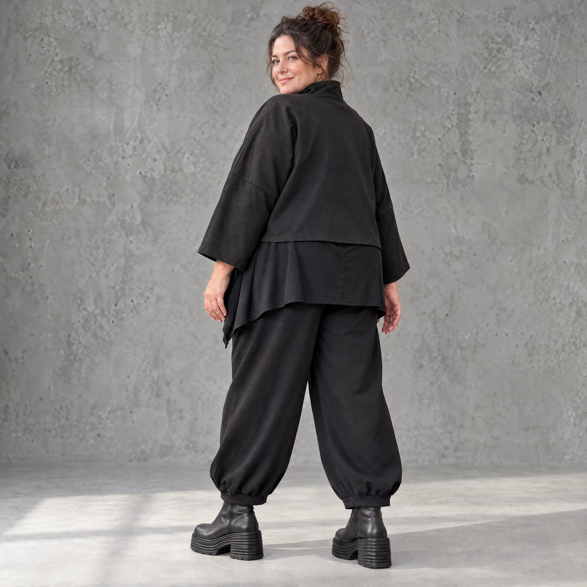 Schwarze Jeansjacke aus Stretchdenim in kastiger Form aus Baumwolle mit Elasthan