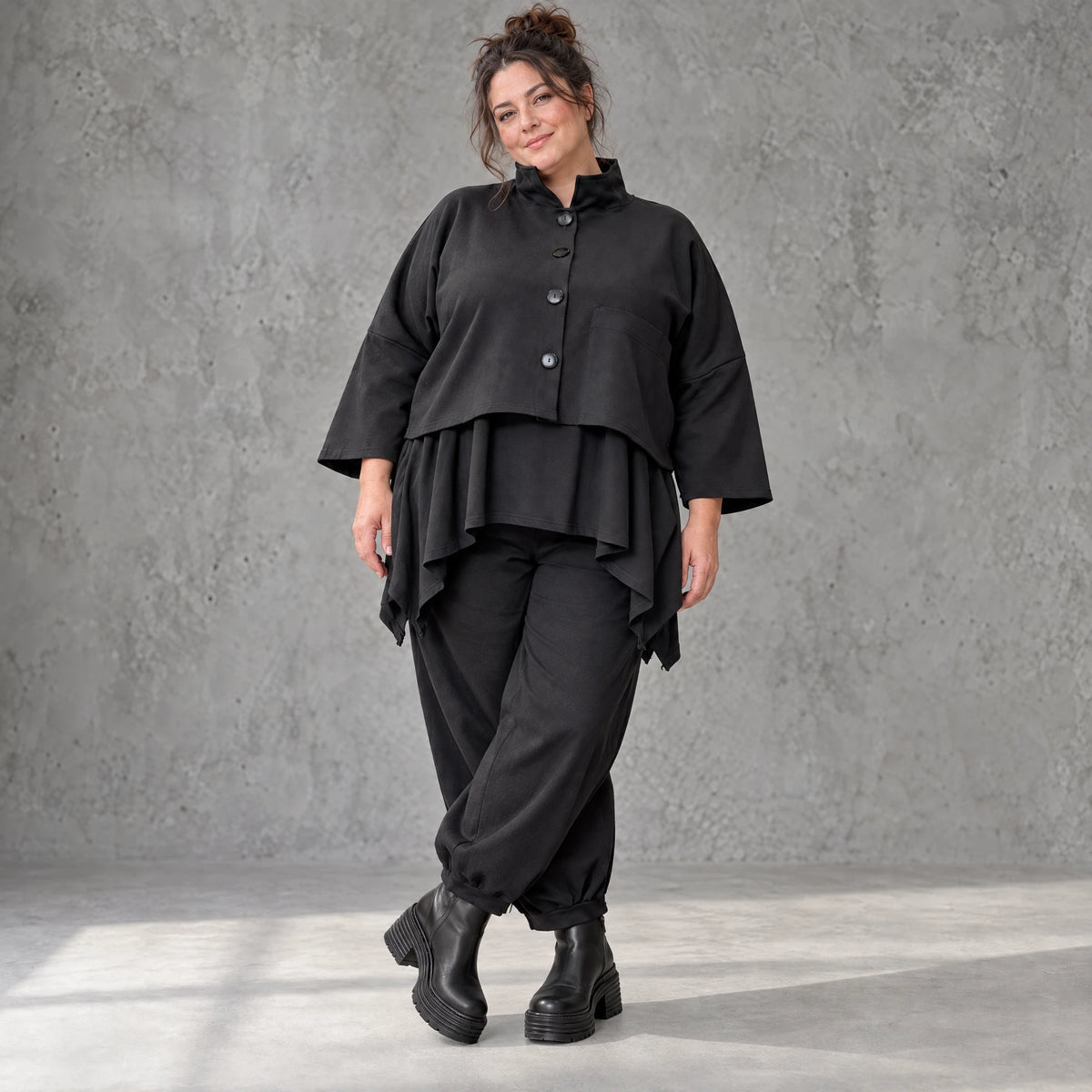 Schwarze Jeansjacke aus Stretchdenim in kastiger Form aus Baumwolle mit Elasthan