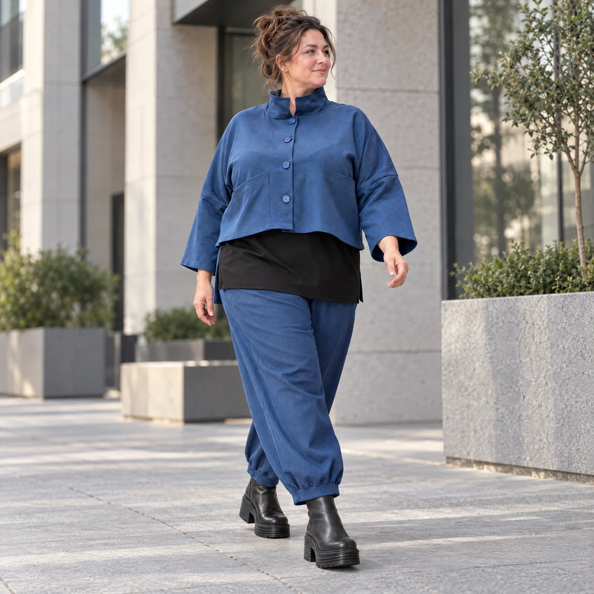 Jeansjacke Stretchdenim mit Stehkragen Langarm Knopfverschluss und aufgesetzten Taschen