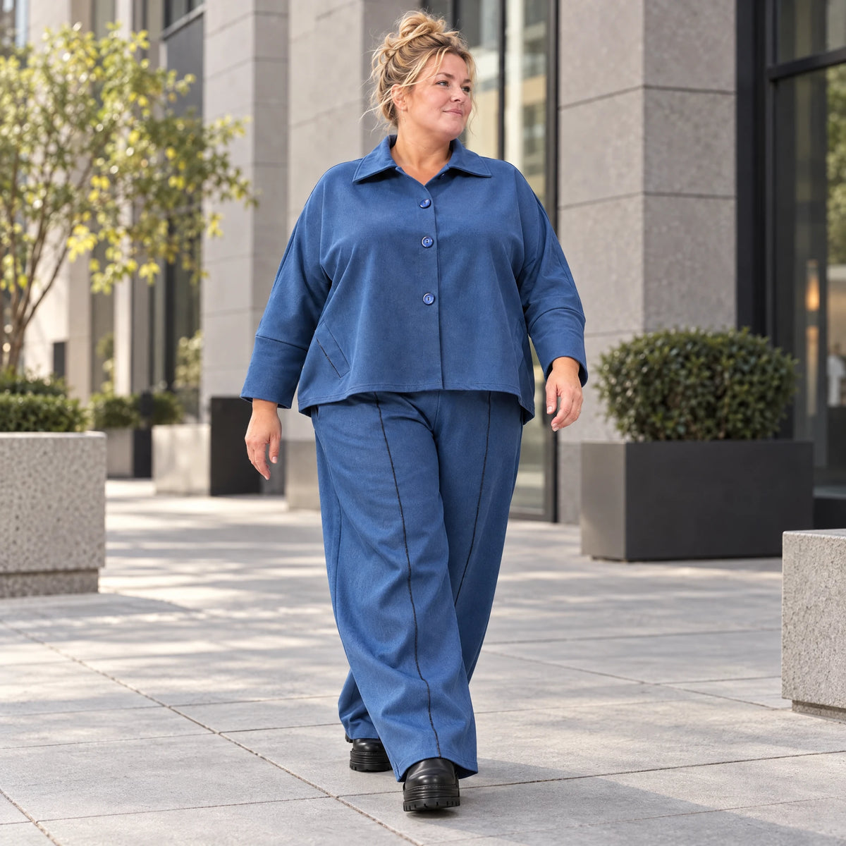 Jeansblaue Ballonhose aus Stretchdenim mit Dehnbund aus Baumwolle und Elasthan Basic