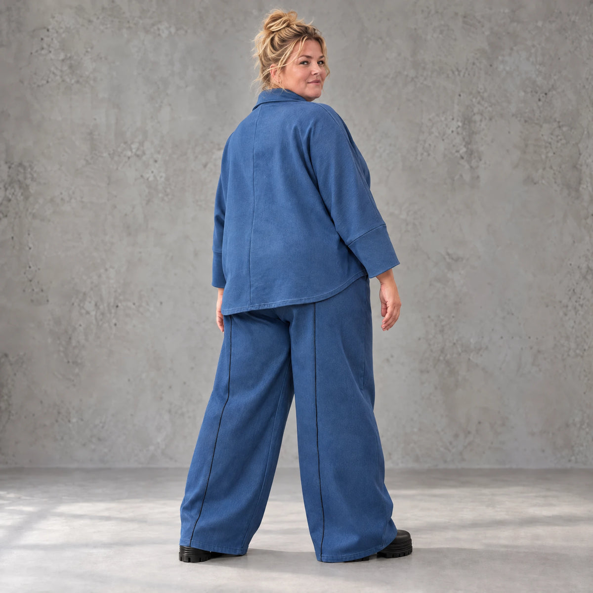 Jeansblaue Ballonhose aus Stretchdenim mit Dehnbund aus Baumwolle und Elasthan Basic