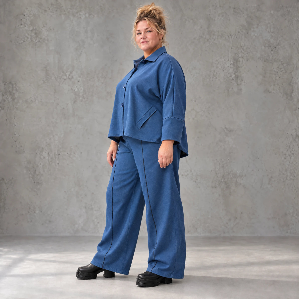 Jeansblaue Ballonhose aus Stretchdenim mit Dehnbund aus Baumwolle und Elasthan Basic