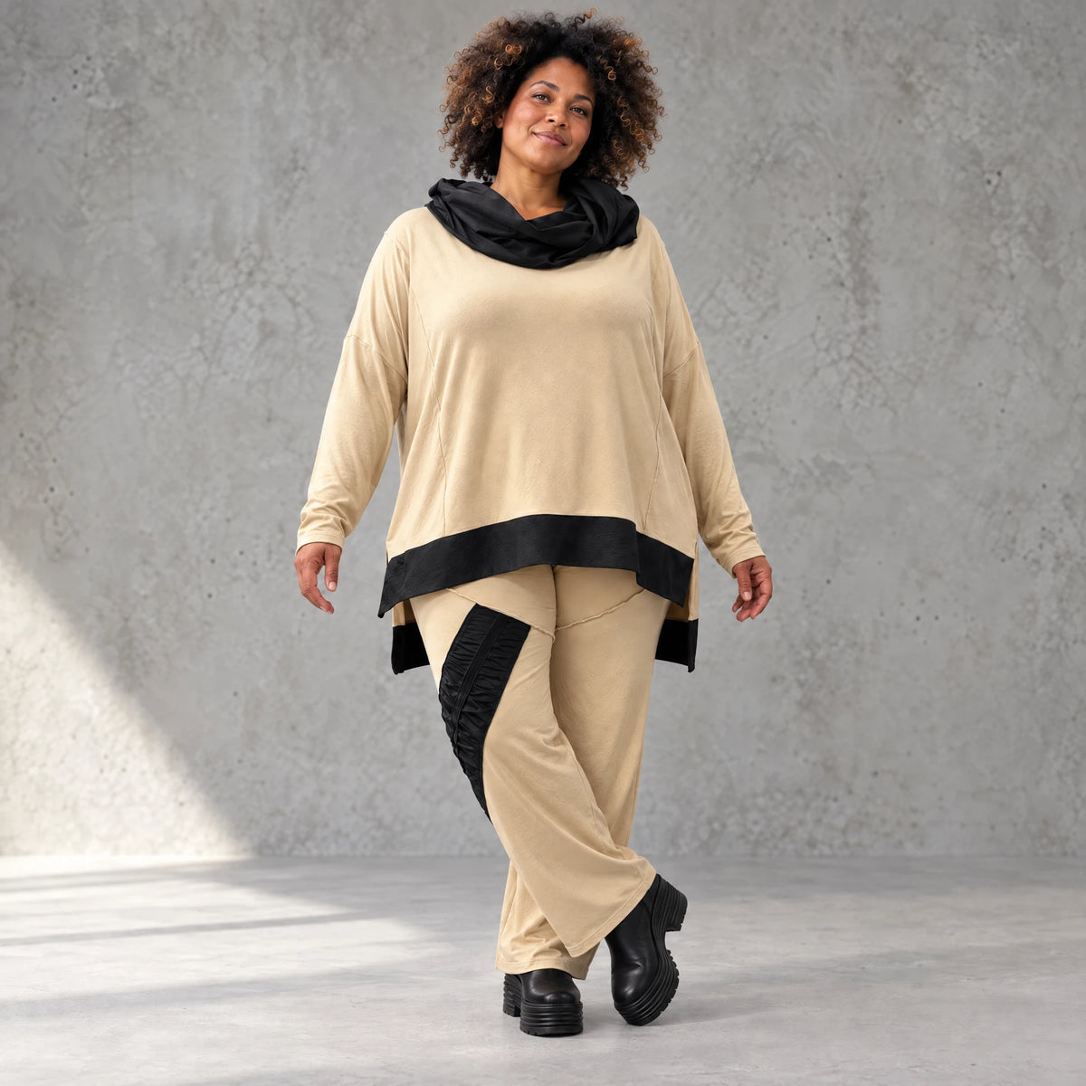 Jerseyhose mit geradem Bein und Dehnbund mit Taftdetails und dekorativer Overlocknaht