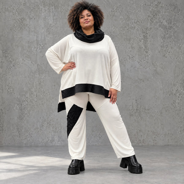 Creme Jerseyhose gerade mit Stretchkomfort Elastikbund Taftdetails und Overlocknähten