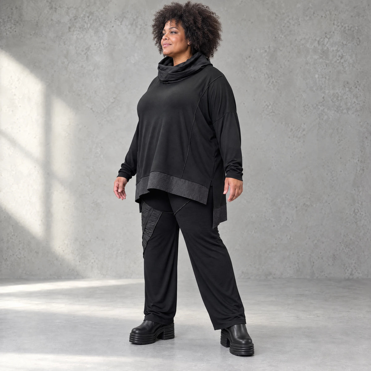 Winterhose aus Stretchjersey mit geradem Bein elastischem Bund und Overlocknahtdetail