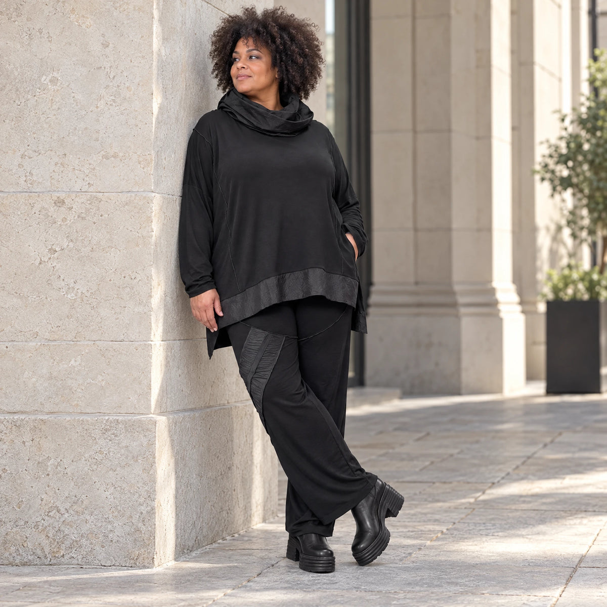 Winterhose aus Stretchjersey mit geradem Bein elastischem Bund und Overlocknahtdetail