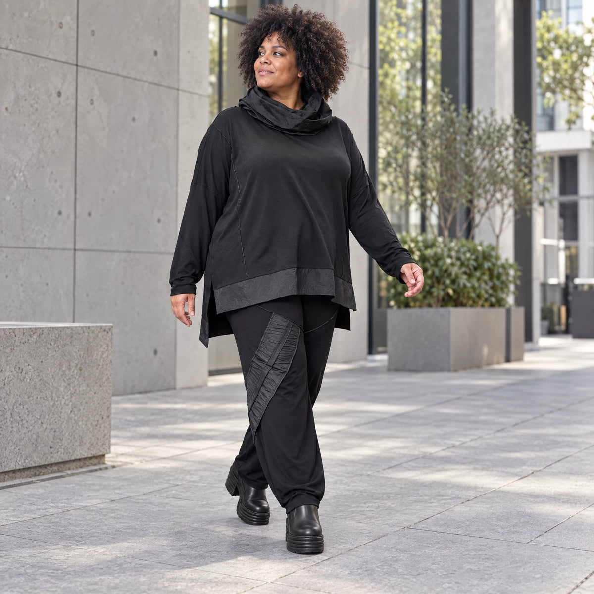 Winterhose aus Stretchjersey mit geradem Bein elastischem Bund und Overlocknahtdetail
