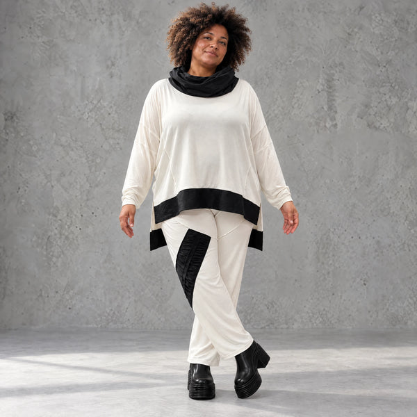 Rollkragenshirt aus fließendem Jersey mit Stretch Vokuhilaform mit seitlichen Schlitzen