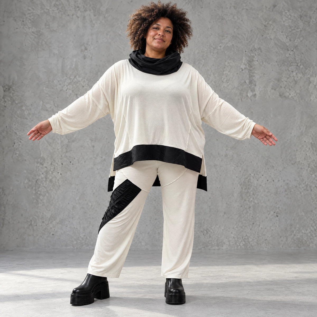 Rollkragenshirt aus fließendem Jersey mit Stretch Vokuhilaform mit seitlichen Schlitzen