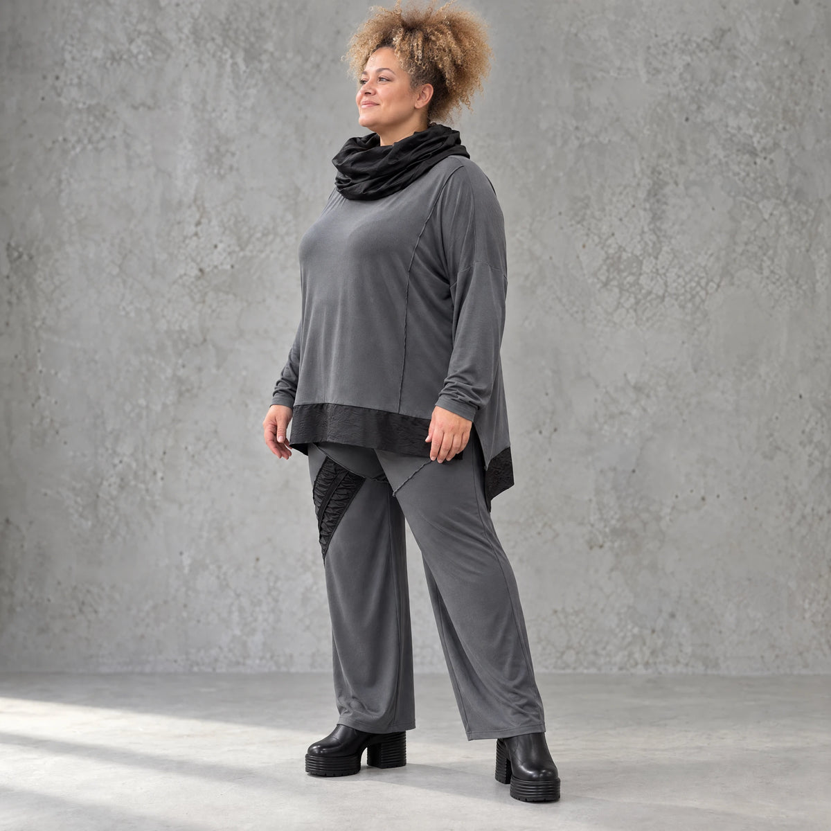 Wintershirt aus weichem Jersey mit Rollkragen Vokuhila Schnitt Taft und Seitenschlitzen