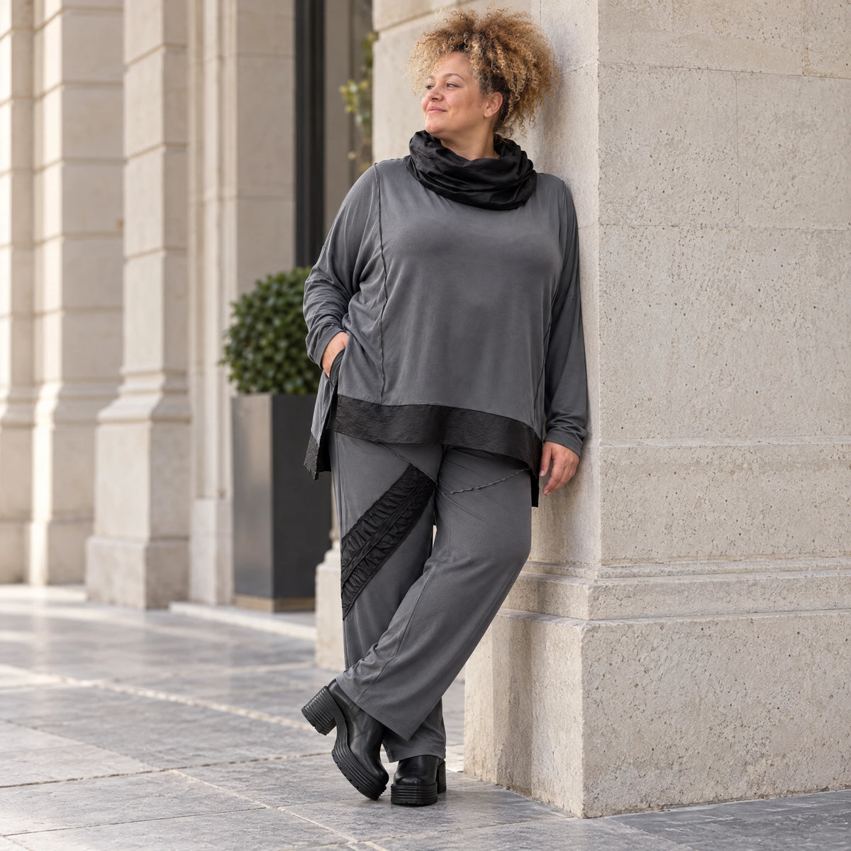 Wintershirt aus weichem Jersey mit Rollkragen Vokuhila Schnitt Taft und Seitenschlitzen