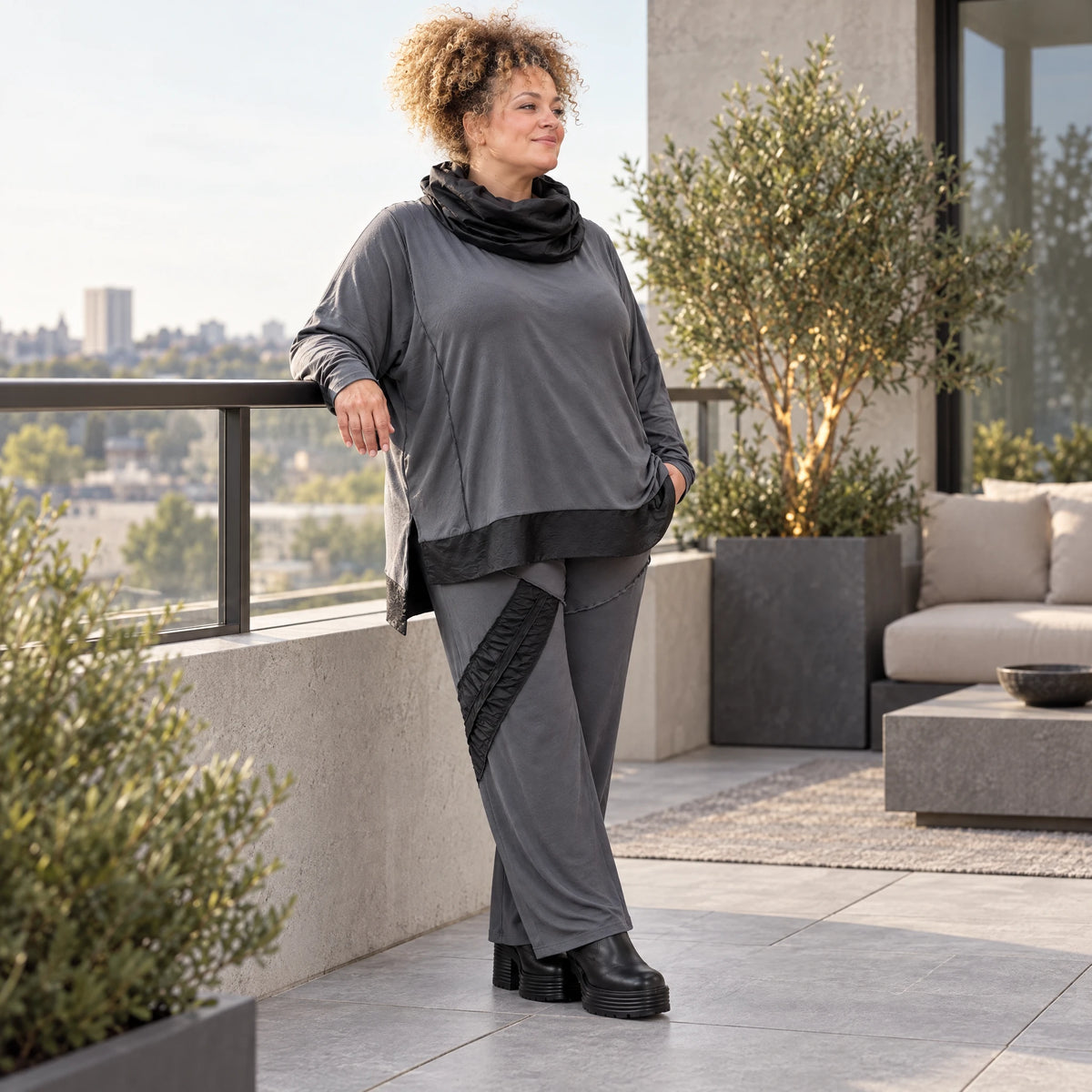 Wintershirt aus weichem Jersey mit Rollkragen Vokuhila Schnitt Taft und Seitenschlitzen