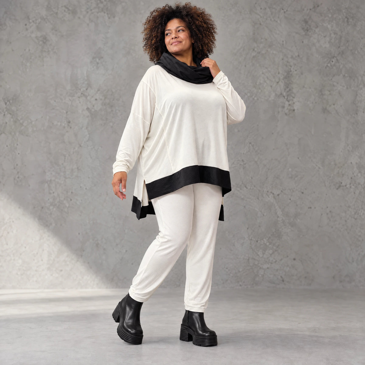 Weiche dehnbare Leggings in Karottenform mit elastischem Bund als Winterbasic