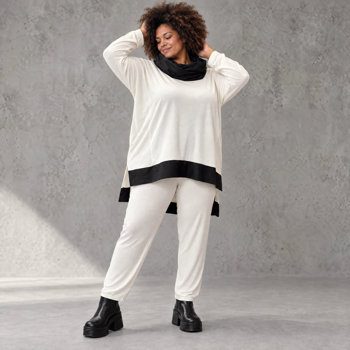 Weiche dehnbare Leggings in Karottenform mit elastischem Bund als Winterbasic