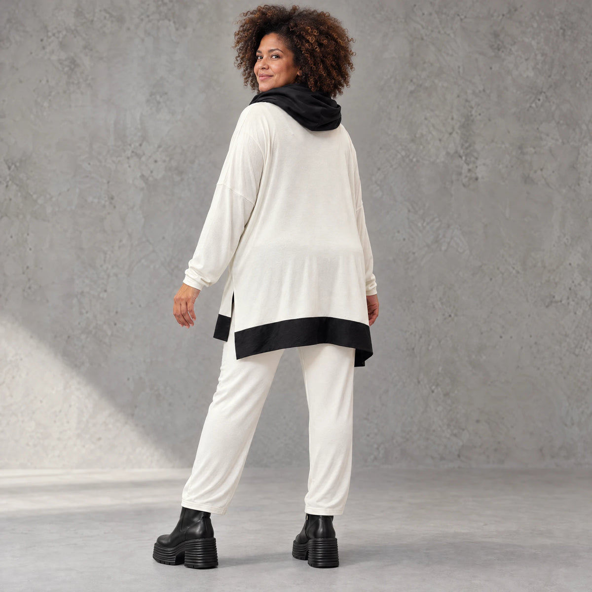 Weiche dehnbare Leggings in Karottenform mit elastischem Bund als Winterbasic