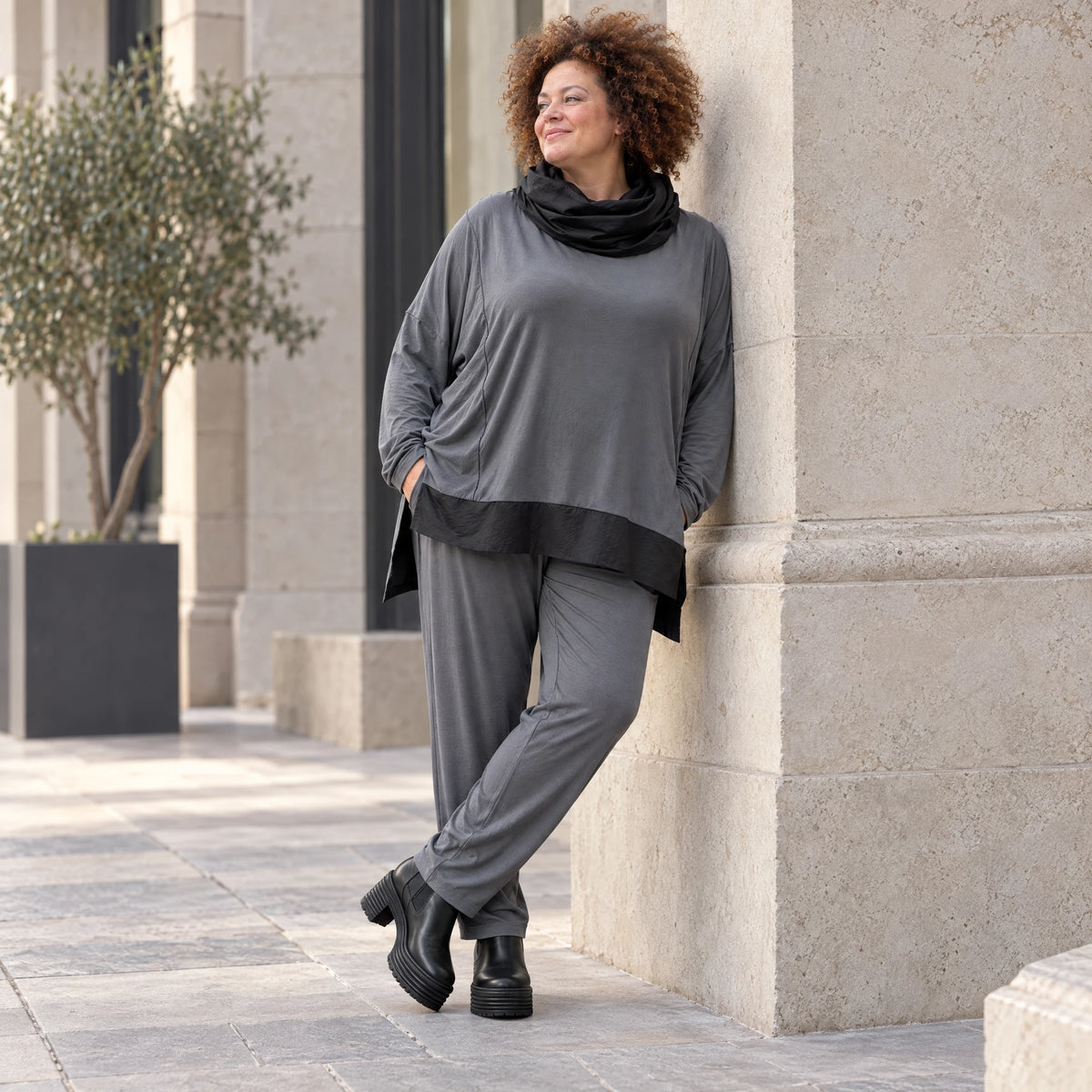 Graue Karottenleggings aus Jersey mit Stretch und Elastikbund weich und bequem warm