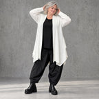 Creme Strickcardigan aus Baumwolle mit Stehkragen Taschen und A-Linie in Glockenform
