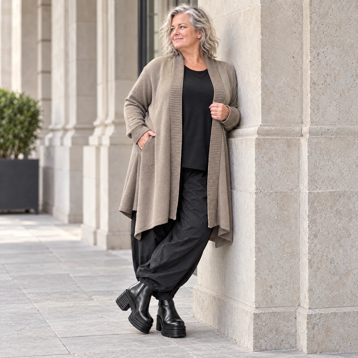 Taupe Strickcardigan in Glockenform mit Stehkragen Seitentaschen Baumwollstretch
