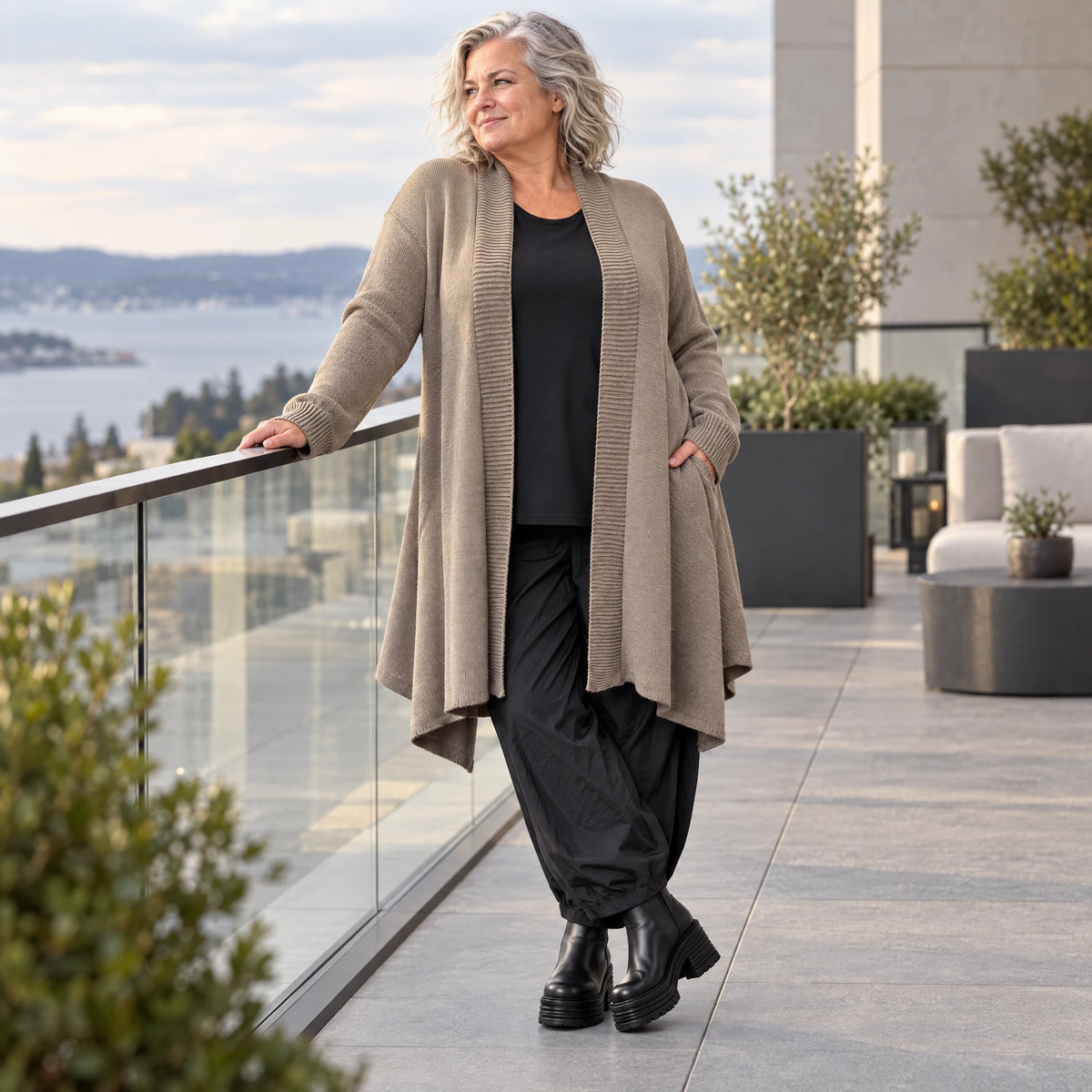 Taupe Strickcardigan in Glockenform mit Stehkragen Seitentaschen Baumwollstretch