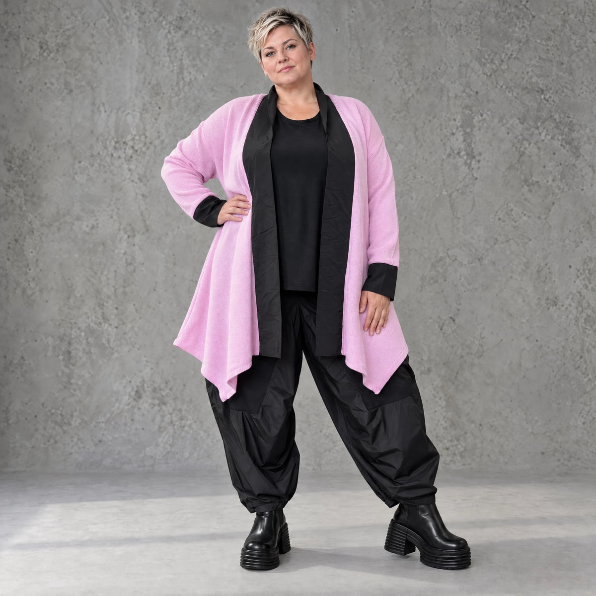 Strickcardigan aus Baumwolle in A-Linie mit Stehkragen und Memorytaft ohne Verschluss